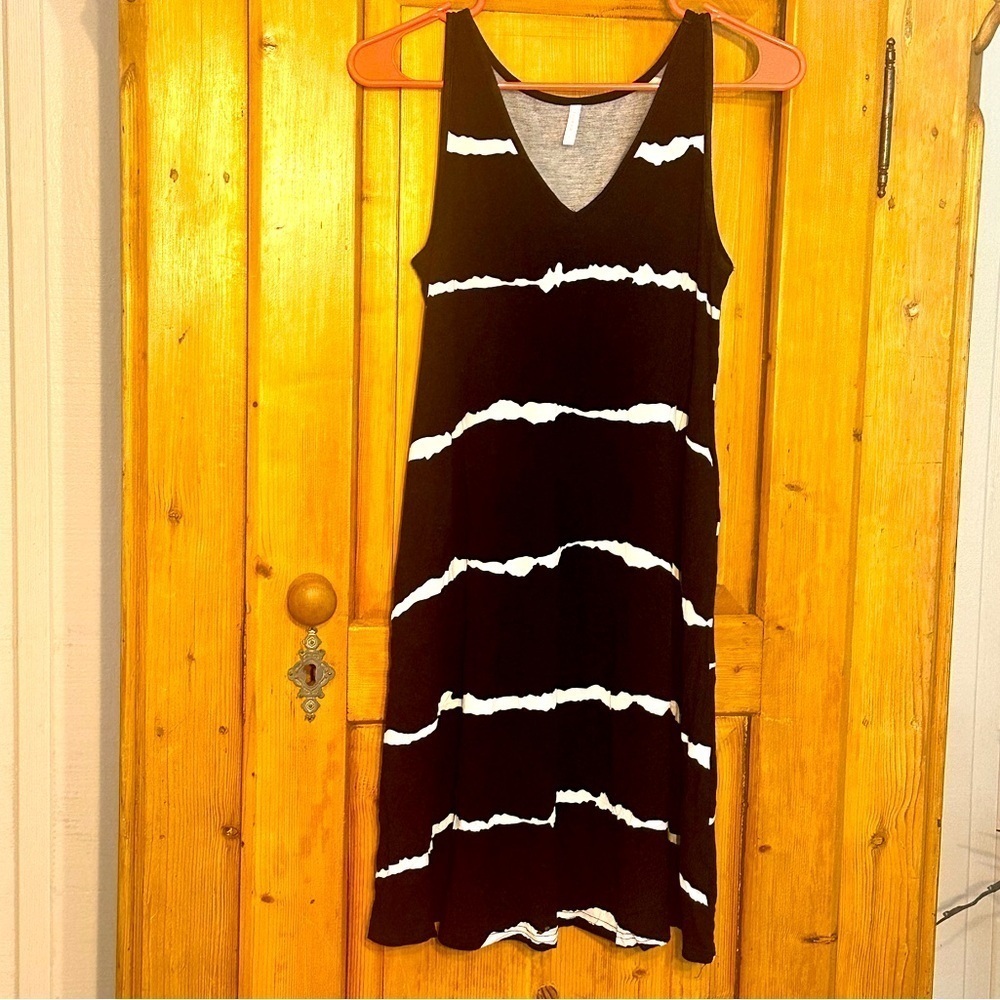 Bishuige Summer Black & White Tank Dress Size Small Has Pockets